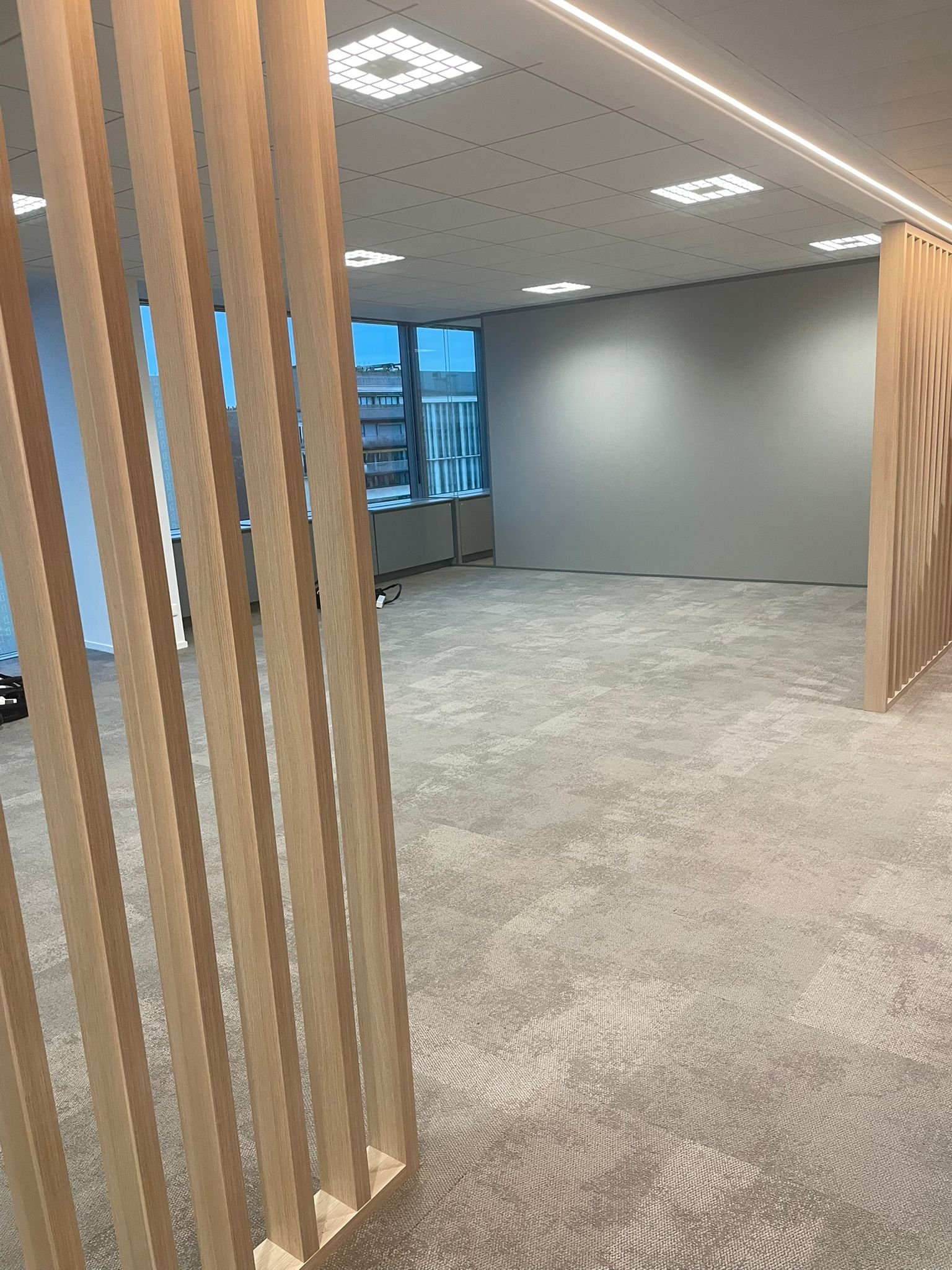 Aménagement de bureaux avec claustra bois — Île-de-France